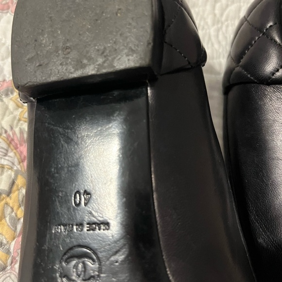CHANEL Quilted Turn Lock Leather Flats. Make me an offer. Thank you - Picture 8 of 16